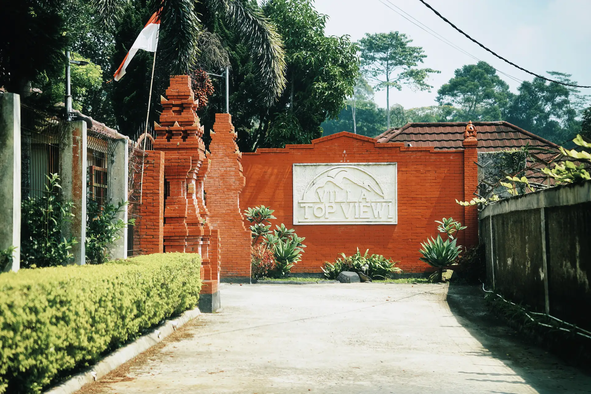 Stone Top View sign at the resort gate