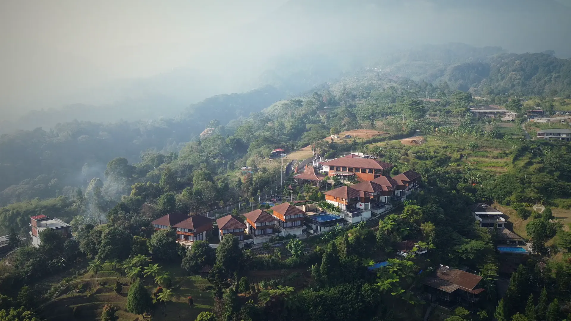 森林山谷中的 Villa Top View
